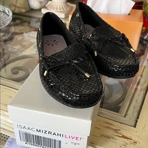 Isaac Mizrahi black leather flats brand new 8M
